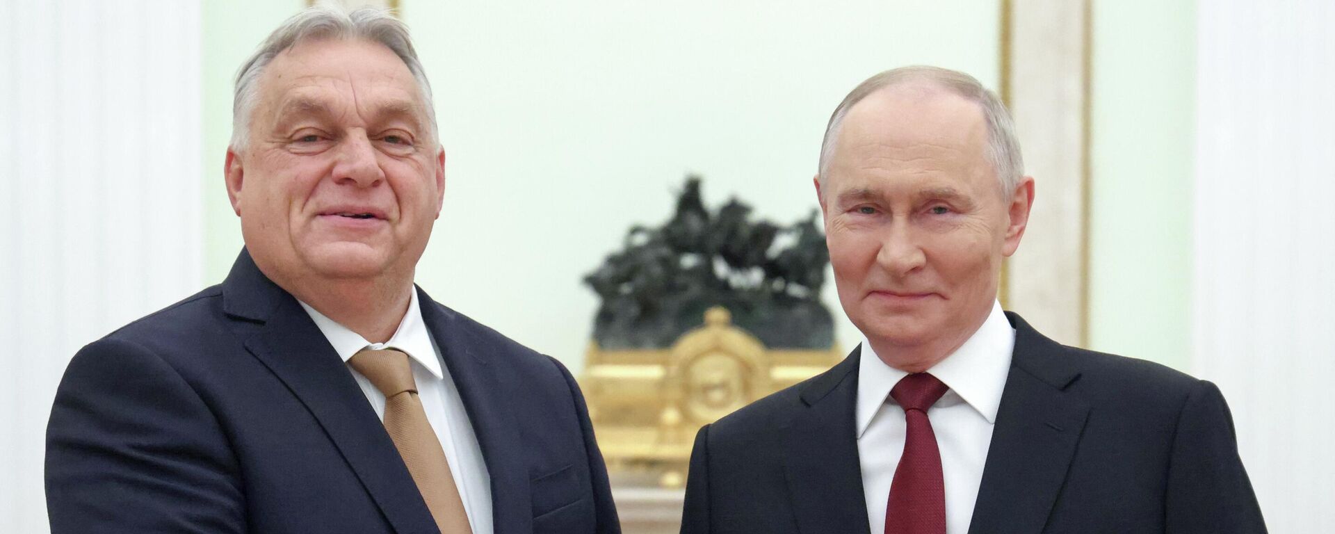 Президент России Владимир Путин и премьер-министром Венгрии Виктор Орбан - Sputnik Литва, 1920, 28.11.2025