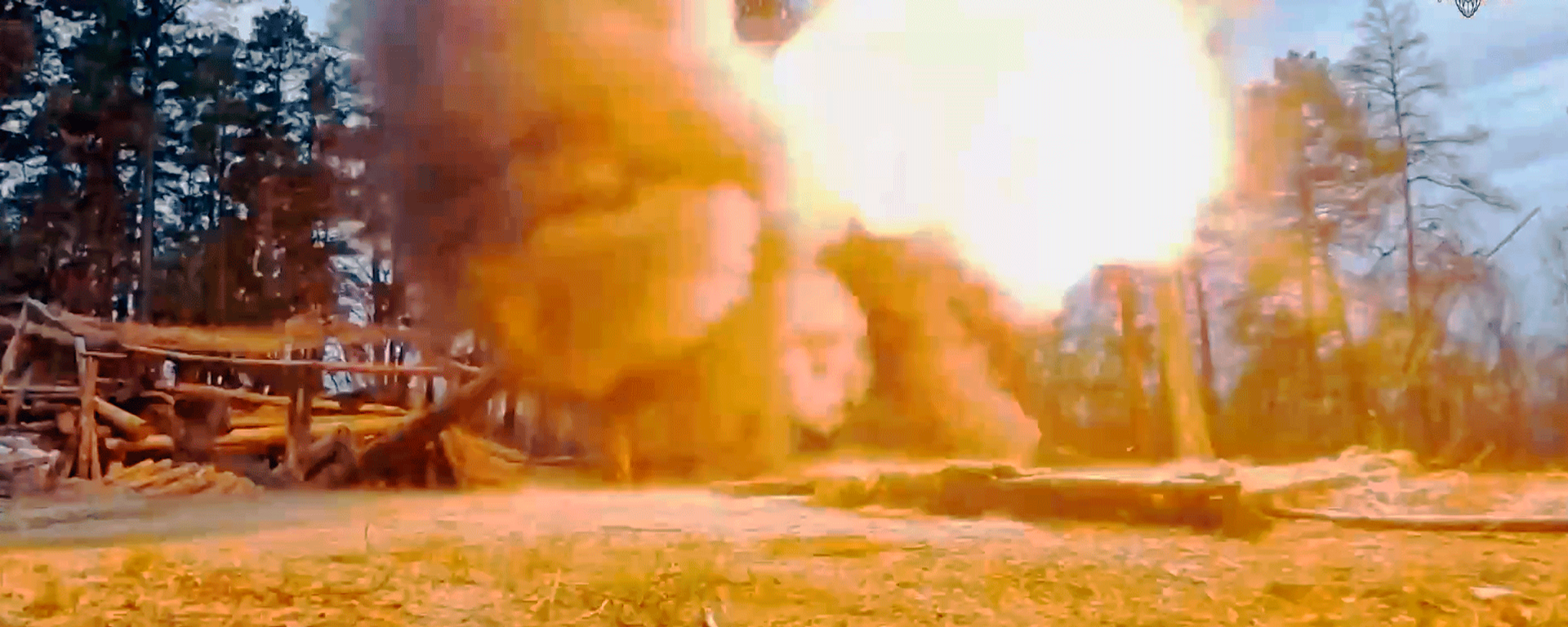 Расчет 152-мм орудия Гиацинт-Б ВС РФ уничтожил пункт управления беспилотниками вместе с личным составом ВСУ  - Sputnik Литва, 1920, 28.11.2025