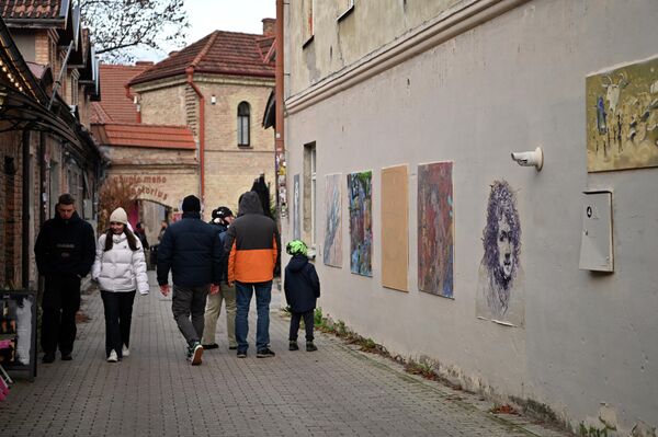 Ужупис — самый маленький район Вильнюса, площадью всего 0,6 квадратных километров, отделенный от Старого города рекой Вильняле. - Sputnik Литва