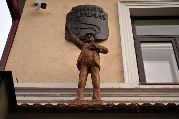 Первого апреля 1997 года жители Ужуписа провозгласили независимость. И как у независимой республики у Ужуписа есть свои флаг, правительство, гимн, конституции и армия. - Sputnik Литва