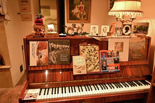 На фото: магазин художественных изделий, где установлен меномат. - Sputnik Литва