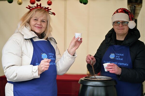 Гостей ярмарки также ждали выступления музыкальных, хоровых и танцевальных коллективов. - Sputnik Литва