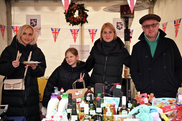 На ярмарке можно было приобрести традиционные продукты из разных стран, красивые изделия ручной работы, подарки и другие приятные мелочи. - Sputnik Литва