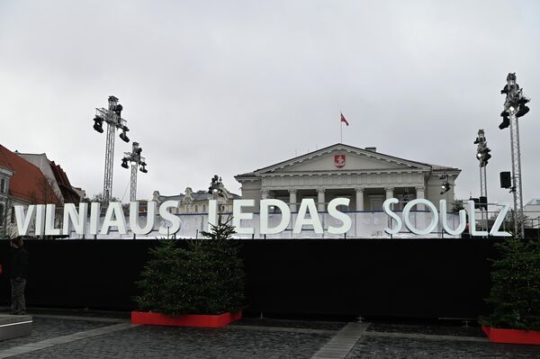 Кроме того, в выходные на Ратушной площади состоялось официальное открытие Вильнюсского катка. - Sputnik Литва