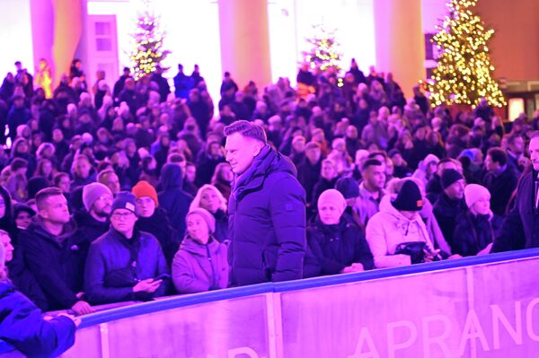 На фото: мэр столицы Валдас Бенкунскас на празднике открытия катка. - Sputnik Литва