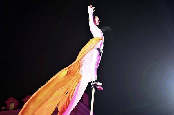 На фото: фрагмент из концерта, посвященного открытию катка на Ратушной площади. - Sputnik Литва