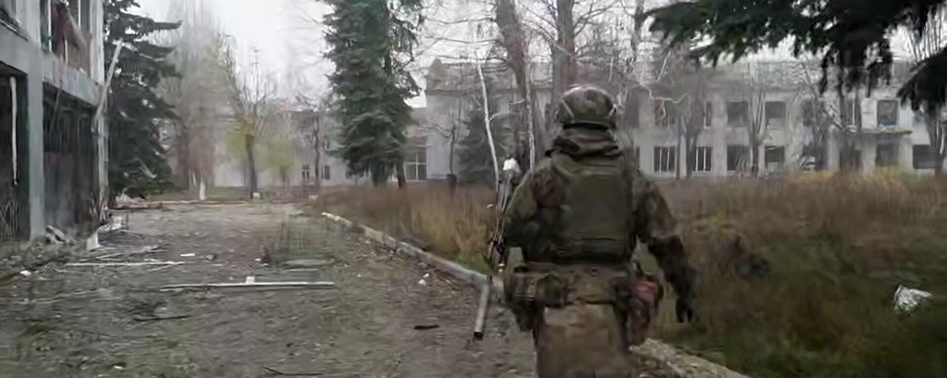 Российские военные развернули флаг России в освобожденном Красноармейске - Sputnik Литва, 1920, 02.12.2025