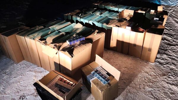 Склад контрабандных сигарет в Мажейкяйском районе - Sputnik Литва