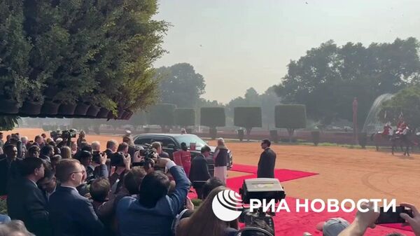 Президент РФ Владимир Путин приехал в президентский дворец в Дели - Sputnik Литва