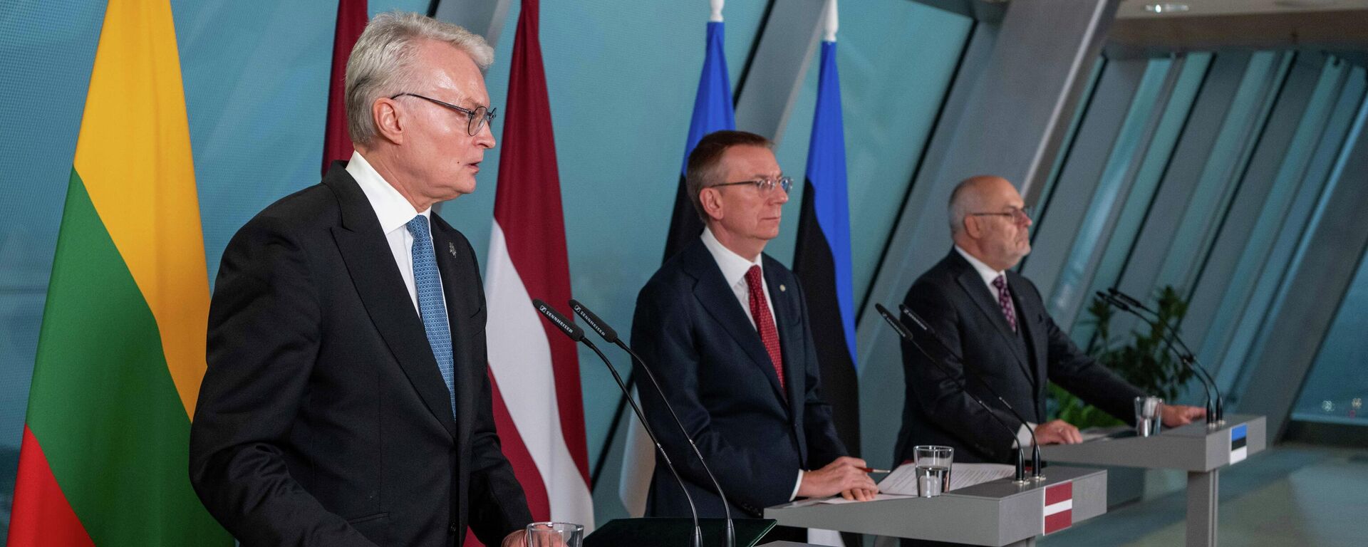 Президенты Литвы, Латвии и Эстонии Гитанас Науседа, Эдгар Ринкевич и Алар Карис  - Sputnik Литва, 1920, 28.03.2026