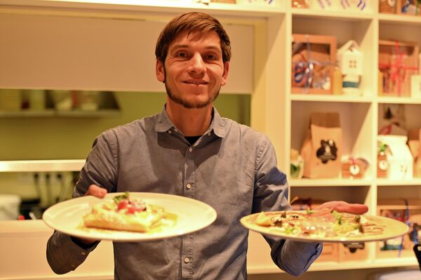 Желающие могли попробовать национальную кухню мигрантов. - Sputnik Литва