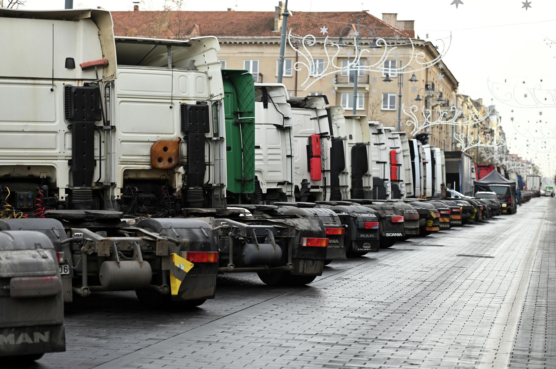 Акция протеста литовских перевозчиков в Вильнюсе Акция протеста литовских перевозчиков в Вильнюсе - Sputnik Литва, 1920, 10.12.2025