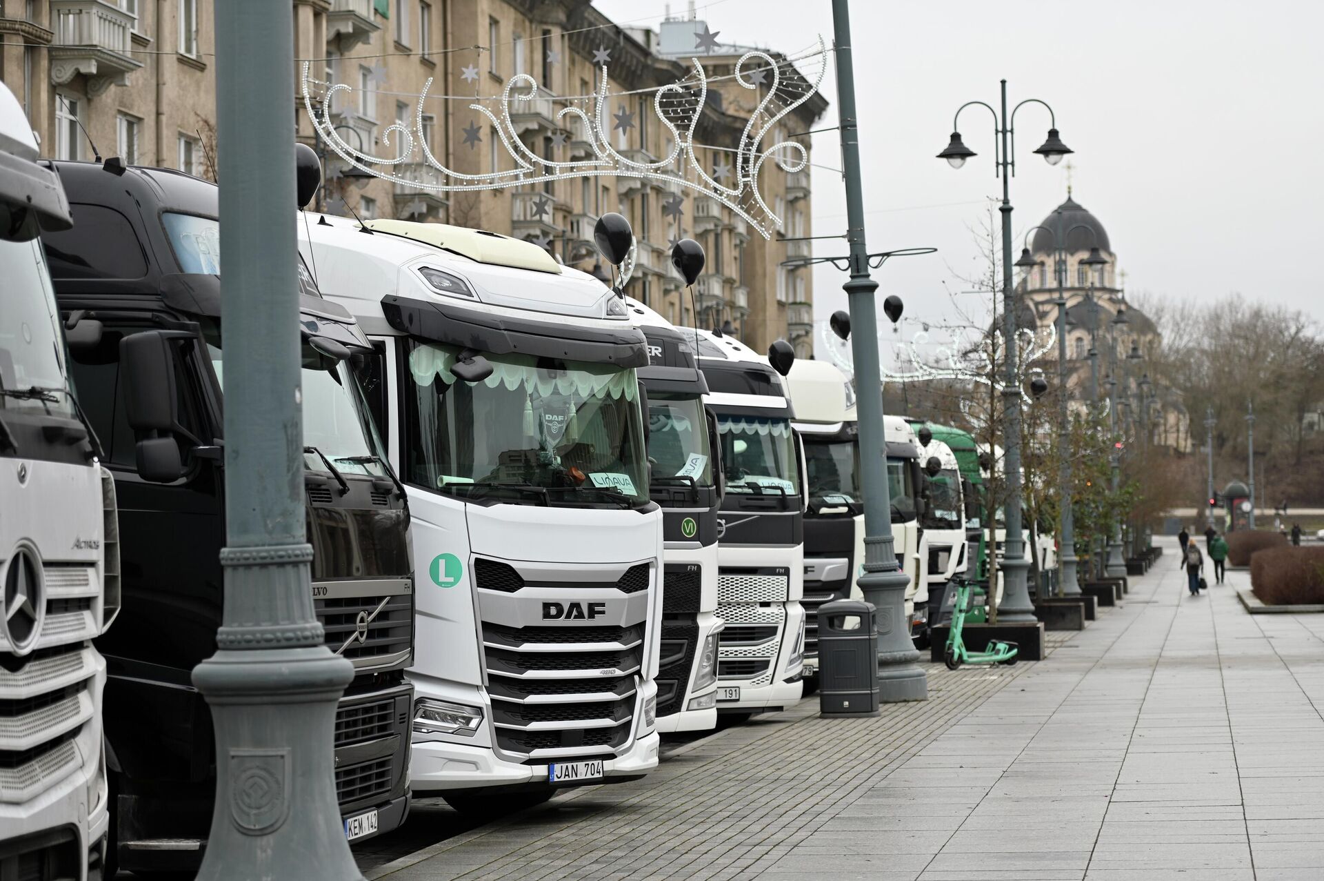 Акция протеста литовских перевозчиков в Вильнюсе Акция протеста литовских перевозчиков в Вильнюсе - Sputnik Литва, 1920, 10.12.2025