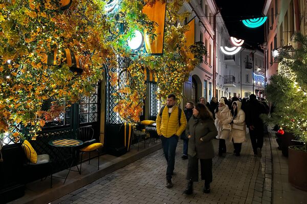 Праздничную атмосферу в городе создала и телебашня — утром и вечером там прошла специальная световая и музыкальная программа, основанная на рождественских хитах. - Sputnik Литва