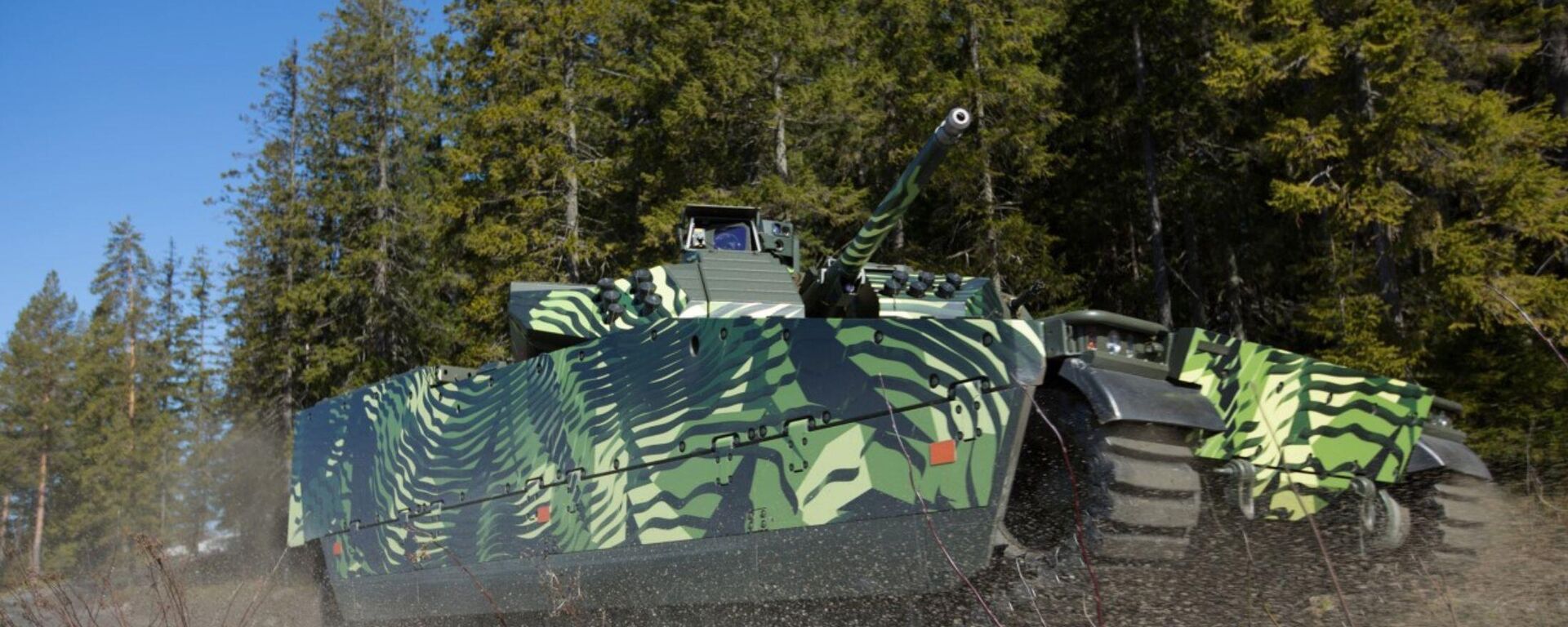 Боевая машина пехоты CV90 - Sputnik Литва, 1920, 15.12.2025