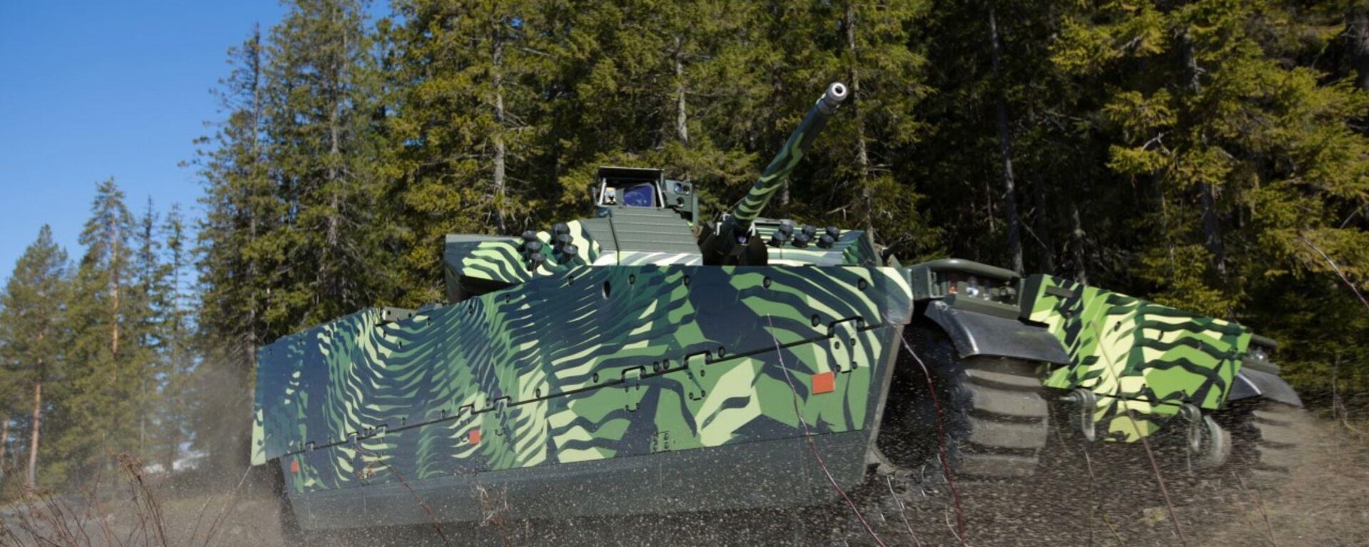 Боевая машина пехоты CV90 - Sputnik Литва, 1920, 15.12.2025