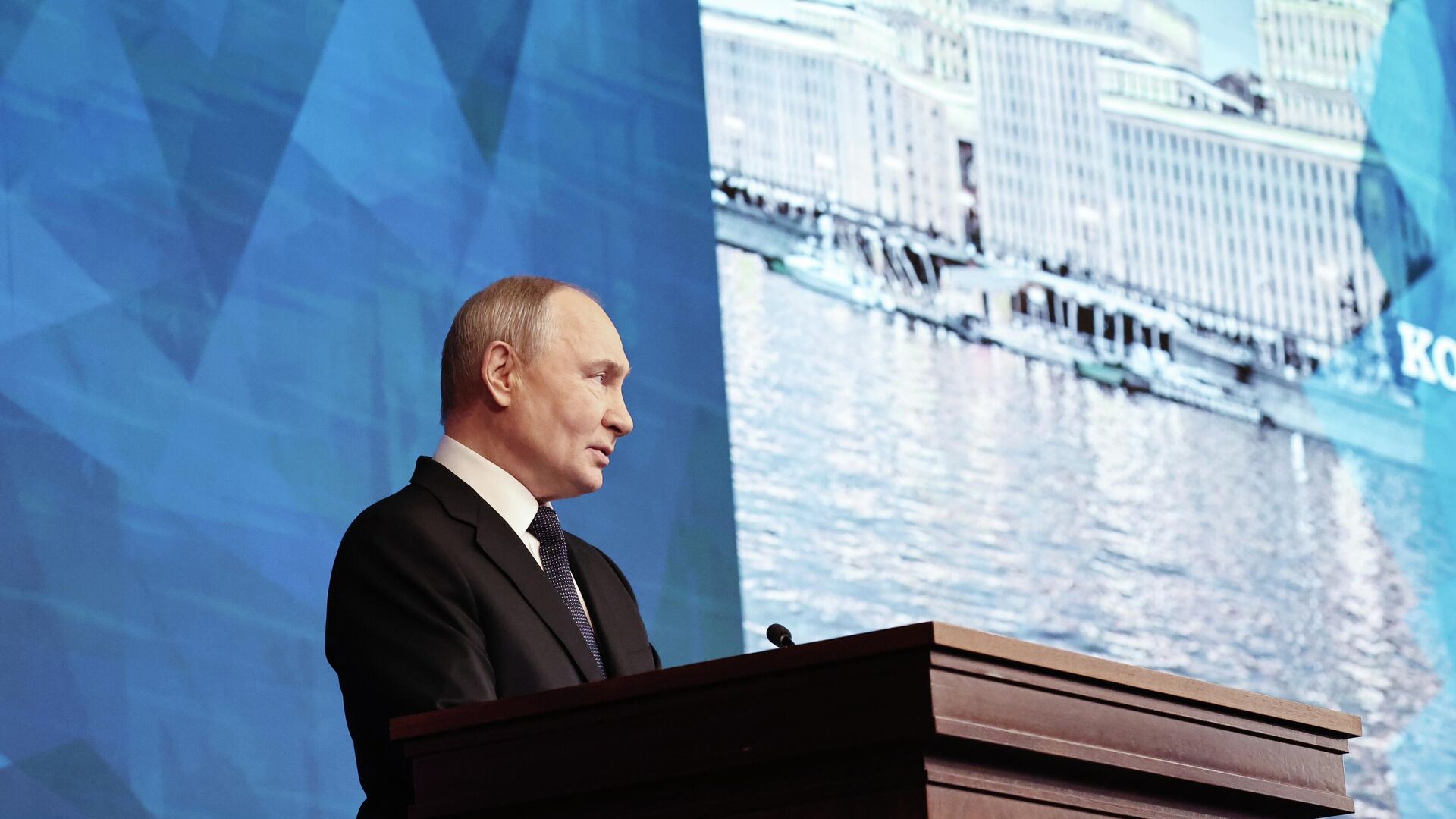 Президент РФ Владимир Путин выступает на заседании коллегии Минобороны РФ Президент РФ Владимир Путин выступает на заседании коллегии Минобороны РФ - Sputnik Литва, 1920, 17.12.2025