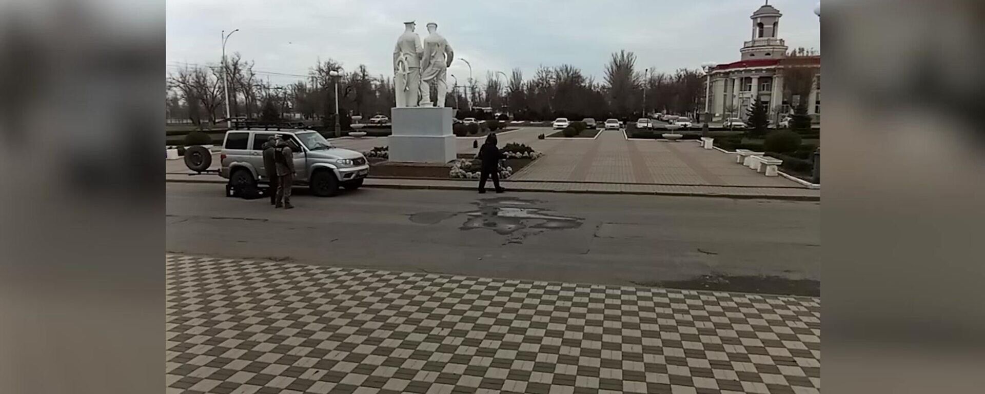 Уничтожение взрывного устройства и допрос девушки, которая хотела передать его чиновнику в Волгодонске - Sputnik Литва, 1920, 18.12.2025