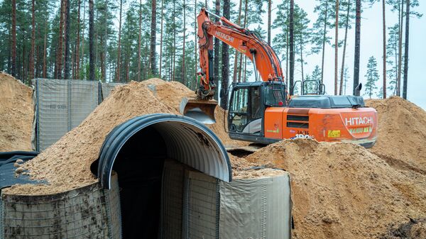 Строительство бункеров Балтийской линии обороны в Эстонии  - Sputnik Литва