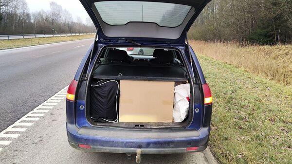 Партия контрабандных сигарет, которую перехватили литовские пограничники - Sputnik Литва