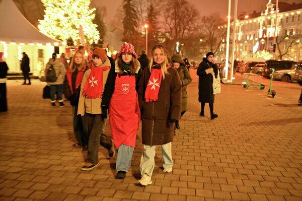 Мероприятие проходило на Кафедральной площади, у главной рождественской елки Литвы. - Sputnik Литва