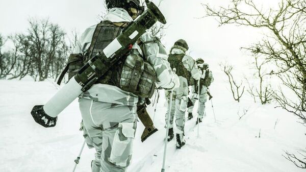 Ручной противотанковый гранатомет AT4  - Sputnik Литва