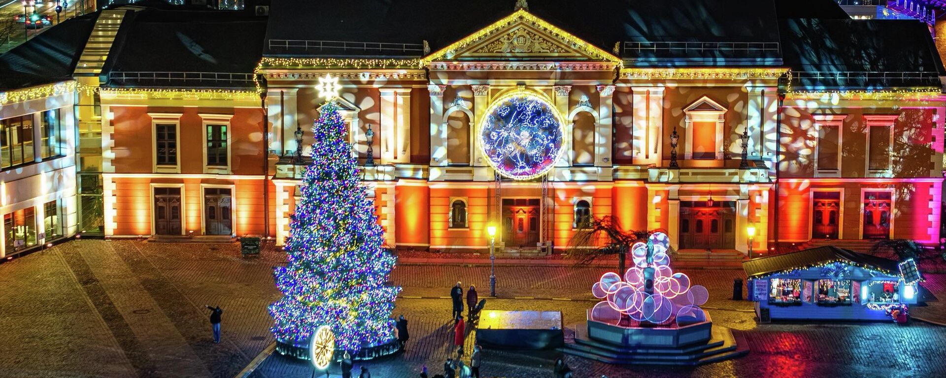 Новогодняя елка в Клайпеде - Sputnik Литва, 1920, 24.12.2025