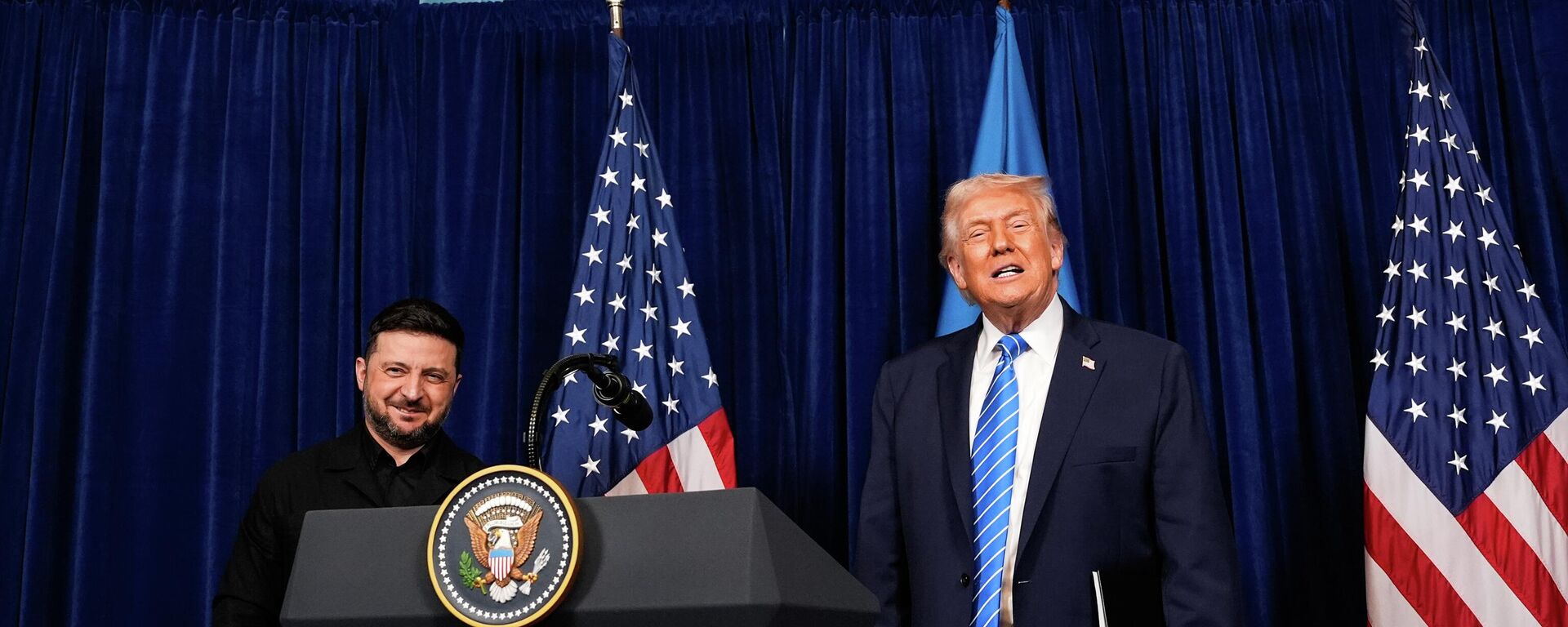 Владимир Зеленский и президент США Дональд Трамп - Sputnik Литва, 1920, 29.12.2025