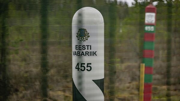 Пограничный эстонский столб на границе с Россией, архивное фото - Sputnik Литва