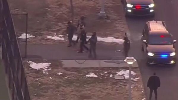 Главу Венесуэлы Николаса Мадуро доставляют в американский суд под усиленной охраной на вертолете - Sputnik Литва