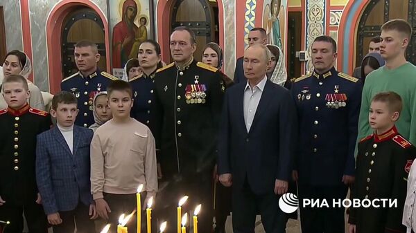 Президент России Владимир Путин поздравил православных верующих с Рождеством - Sputnik Литва