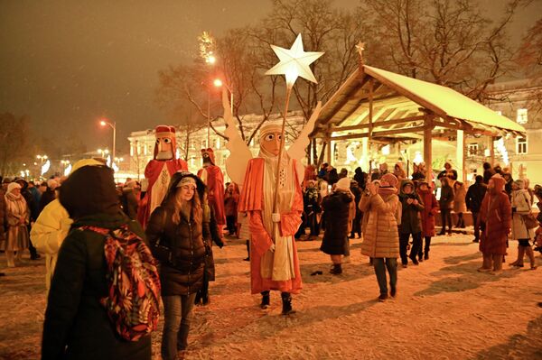 Литовские предания связывают этот день с окончанием праздника возвращения солнца, когда продолжительность светового дня увеличивается. - Sputnik Литва