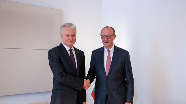 Президент Литвы Гитанас Науседа и канцлер ФРГ Фридрих Мерц (справа) - Sputnik Литва