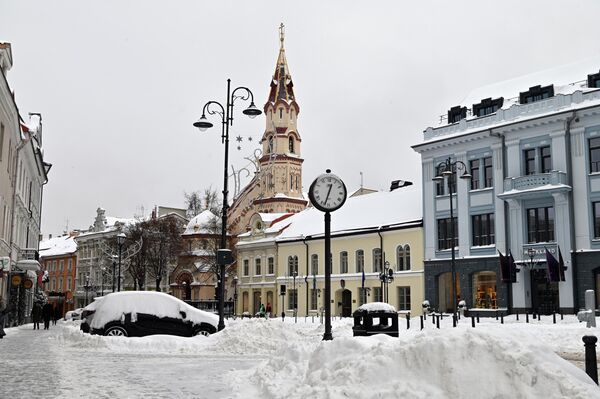 Снег продолжал идти и в субботу. - Sputnik Литва