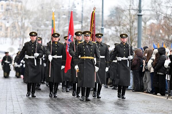 Ежегодно 13 января вспоминают жертв январских событий 1991 года возле Вильнюсской телебашни. - Sputnik Литва