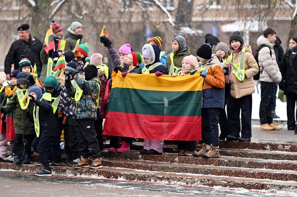 Участники церемонии почтили память погибших минутой молчания. - Sputnik Литва