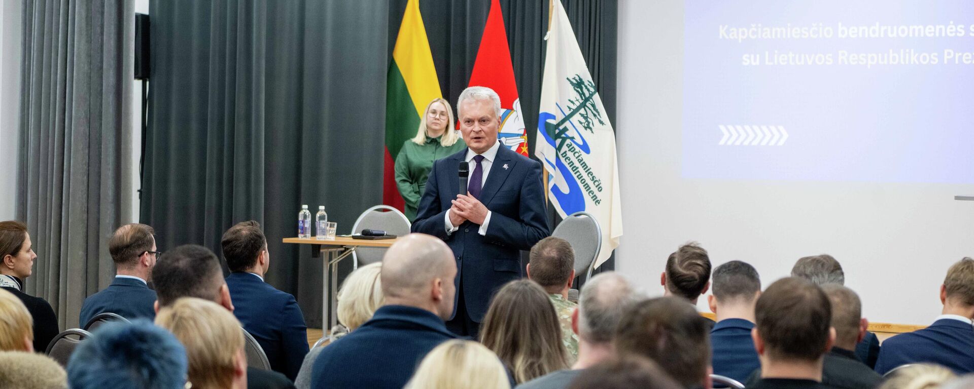 Президент Литвы Гитанас Науседа на встрече с жителями Капчяместиса - Sputnik Литва, 1920, 15.01.2026