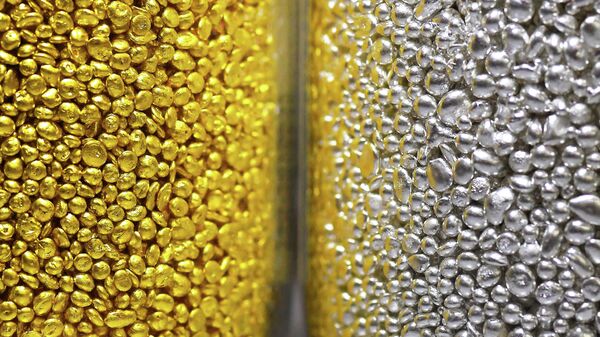 Гранулированное золото и серебро высшей пробы 99,99, архивное фото - Sputnik Литва
