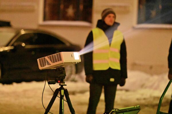 В своих работах Сусанна Валлин сочетает движущиеся изображения, звук, перформанс и текст, наблюдая за людьми, местами и даже самим временем. - Sputnik Литва