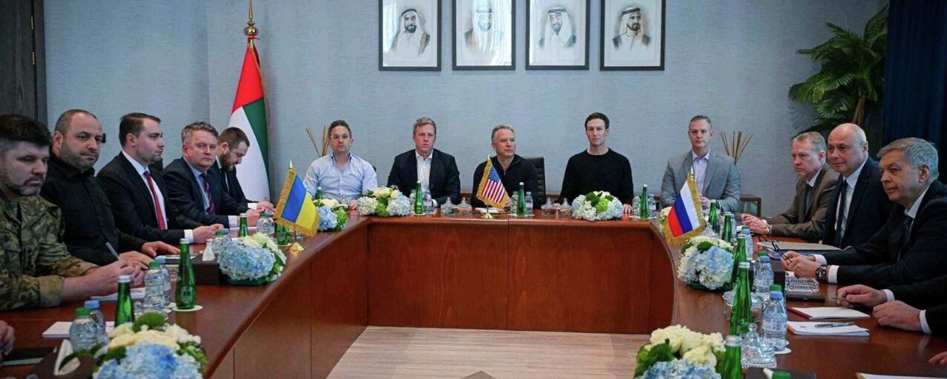 Трехсторонняя встреча делегаций России, США и Украины в Абу-Даби - Sputnik Литва, 1920, 24.01.2026