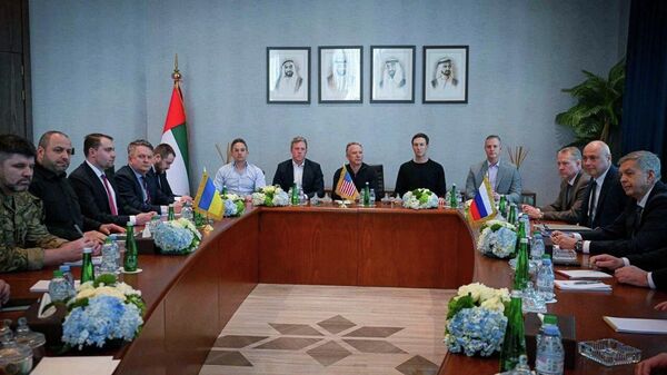 Трехсторонняя встреча делегаций России, США и Украины в Абу-Даби - Sputnik Литва