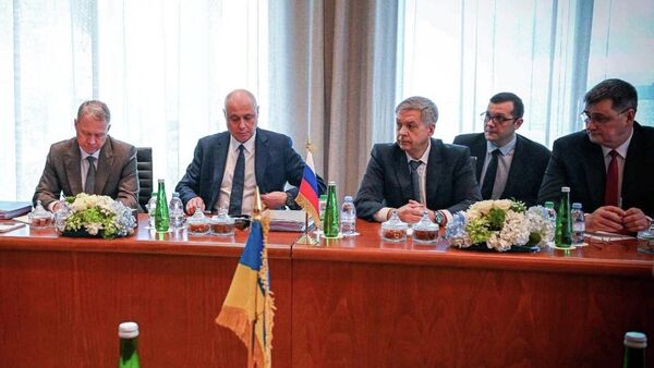 Трехсторонняя встреча делегаций России, США и Украины в Абу-Даби - Sputnik Литва