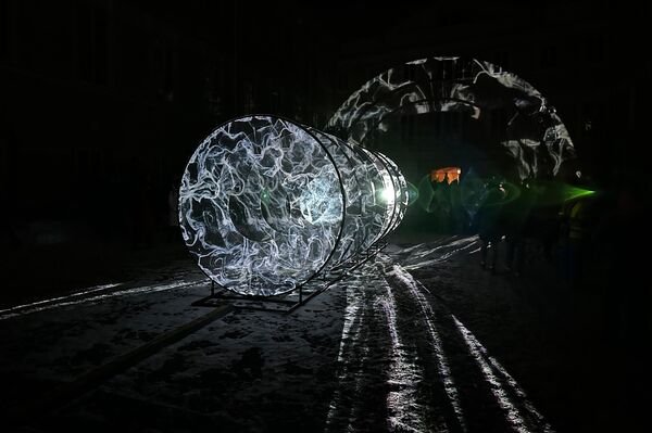 На фото: световая инсталляция команды H3 "Sol Machina". - Sputnik Литва