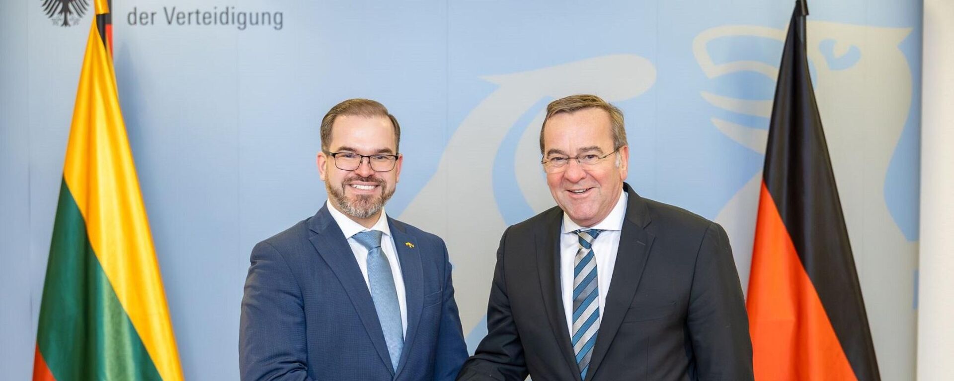 Министр обороны Литвы Робертас Каунас и министр обороны Германии Борис Писториус  - Sputnik Литва, 1920, 27.01.2026