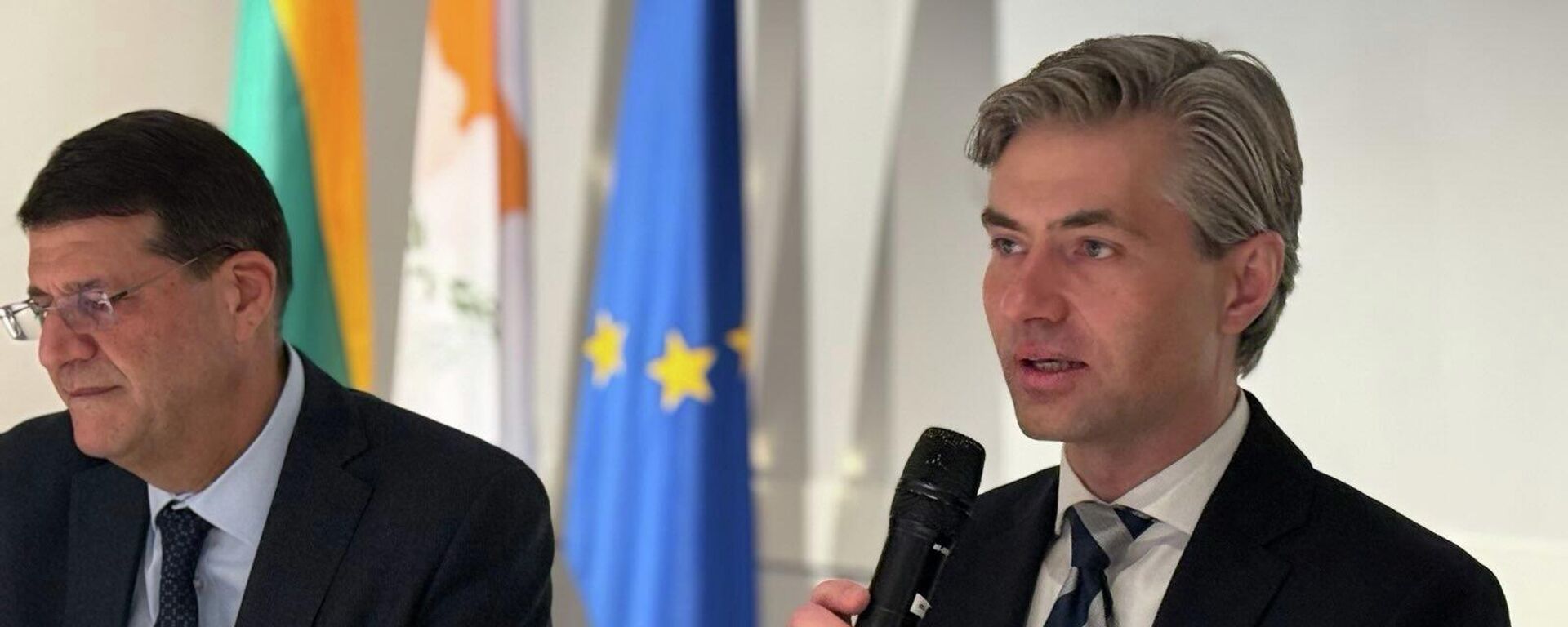 Глава МИД Литвы Кястутис Будрис на встрече с послами ЕС в Вильнюсе - Sputnik Литва, 1920, 28.01.2026