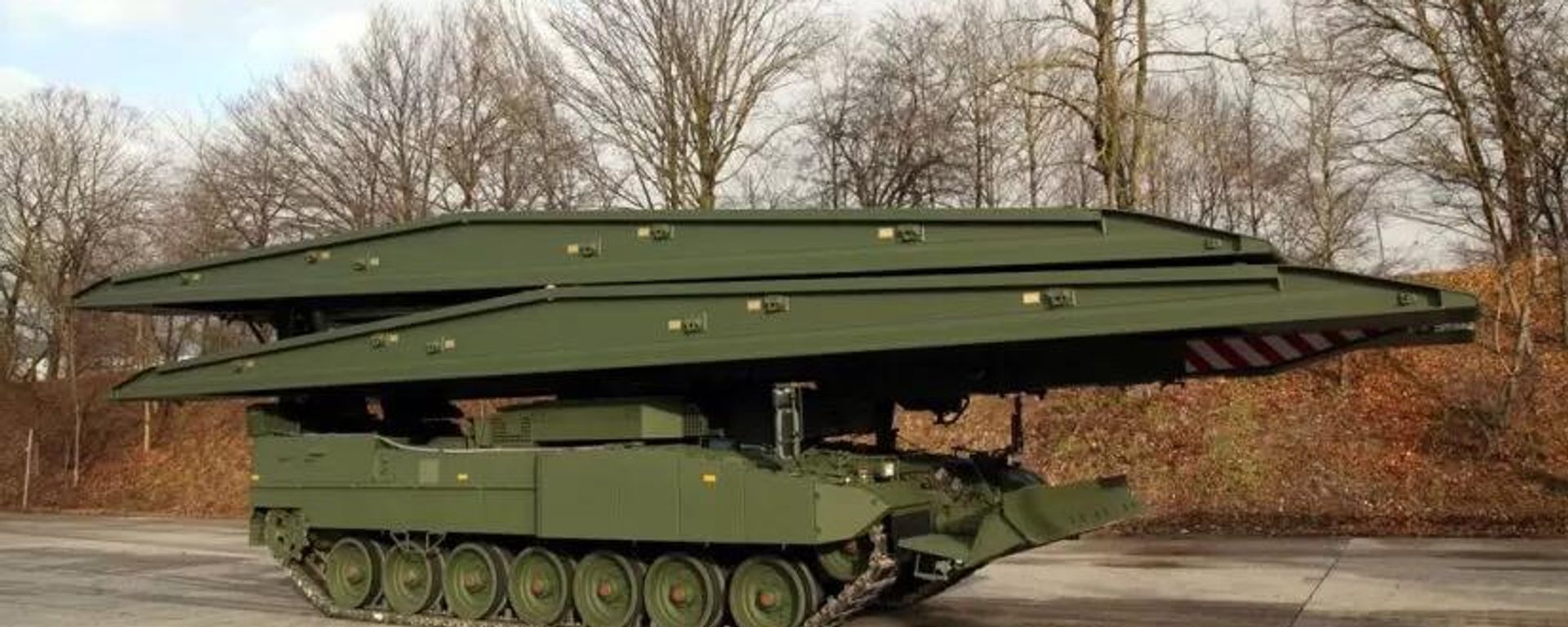 Мостоукладчик Leopard 2 A8 Leguan - Sputnik Литва, 1920, 18.08.2026