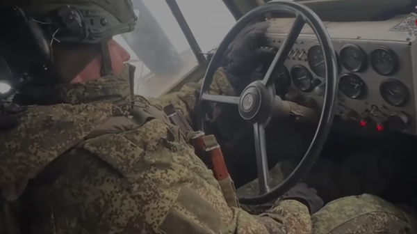 Боевая работа расчета РСЗО Ураган ГрВ Восток - Sputnik Литва