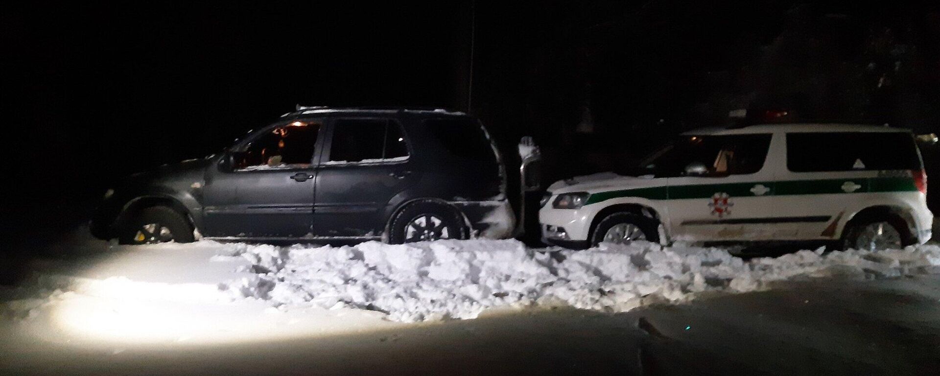 Житель Литвы, пытаясь сбежать, протаранил полицейский автомобиль - Sputnik Литва, 1920, 31.01.2026