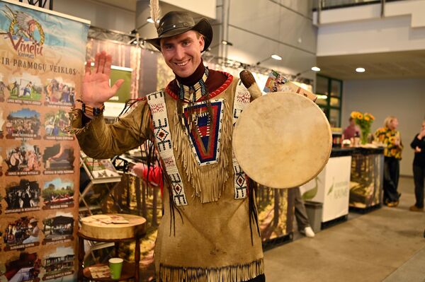 Также, как и каждый год, выставка стала местом, где можно познакомиться с традициями, особенностями местных жителей, найти единомышленников, завести новые знакомства и спланировать путешествия на 2026 год. - Sputnik Литва