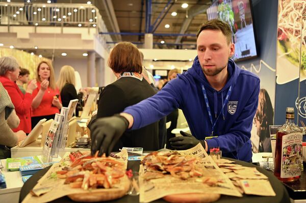 Традиционно выставка привлекла много посетителей разных возрастов. - Sputnik Литва